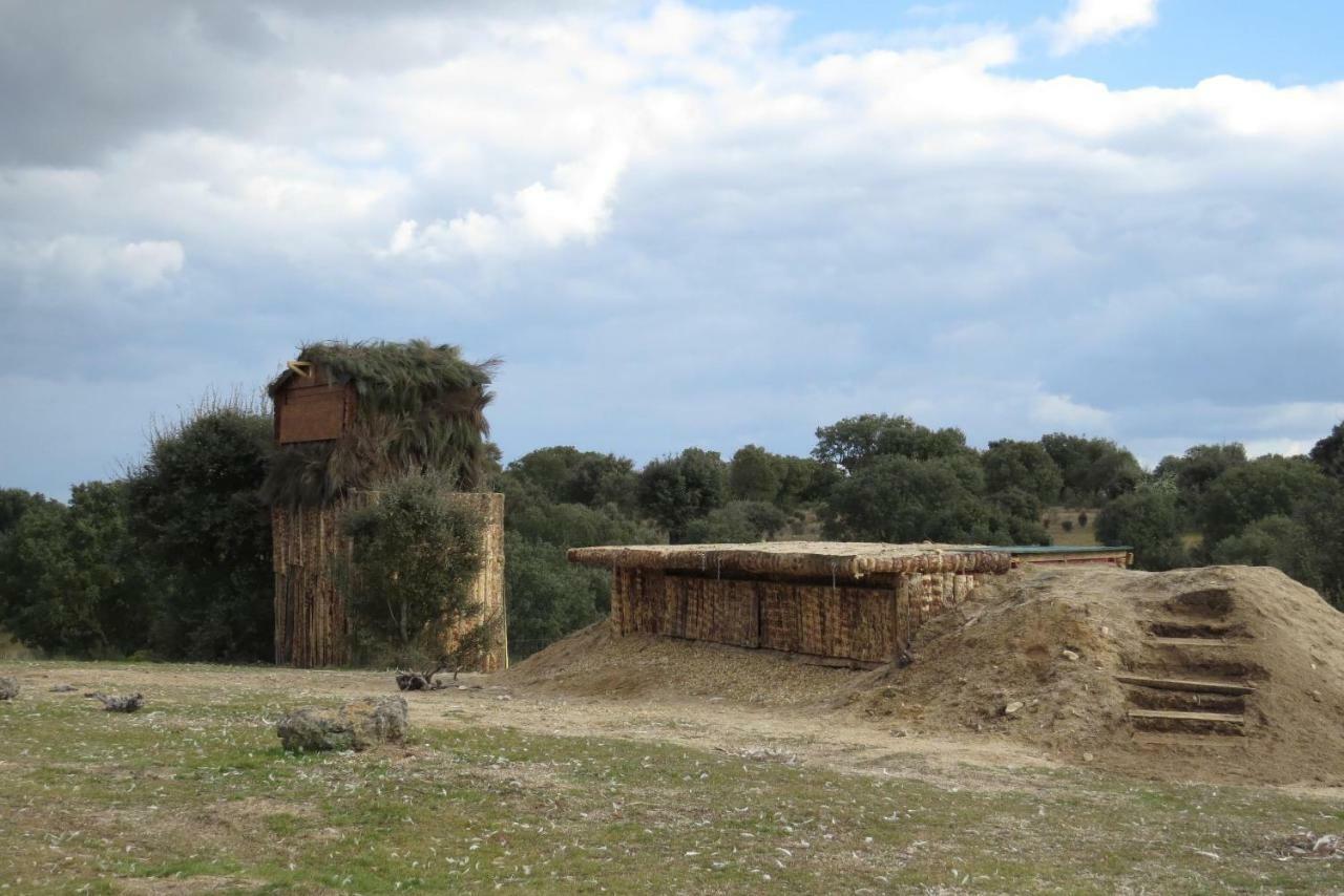 Eco-Lodge En La Reserva Privada Campanarios De Azaba - Proyecto De Conservacion Espeja Exterior foto